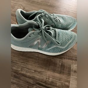 Womens New Balance tennis shoes, size 6.5